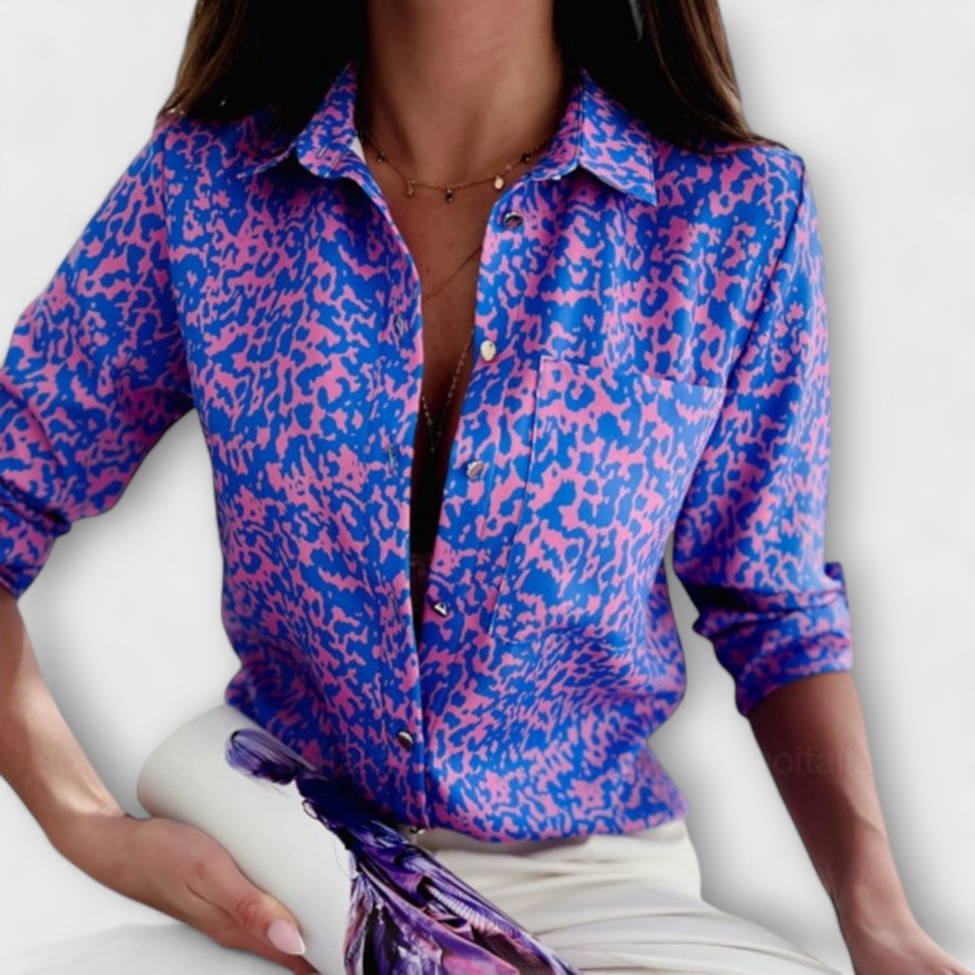 Blouse with classic collar